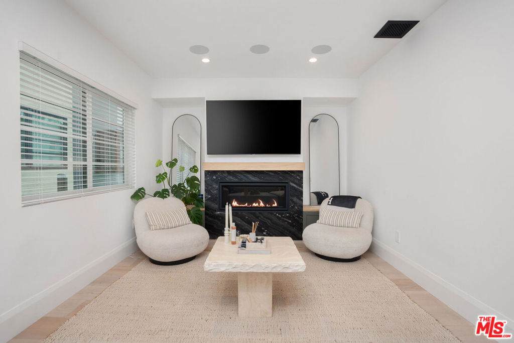 107 Flores Street - Photo 1