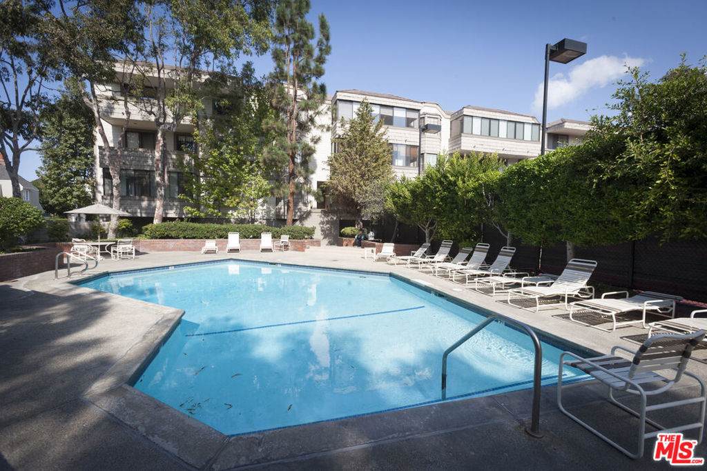 310 Tahiti Way - Photo 1