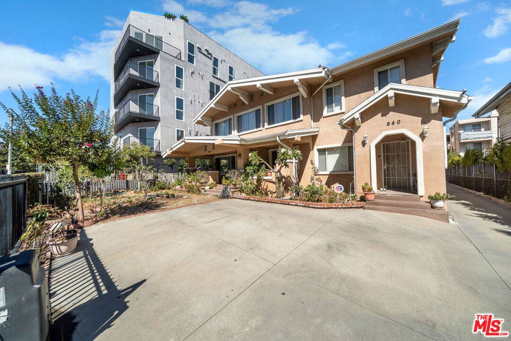 838 St Andrews Place - Photo 1
