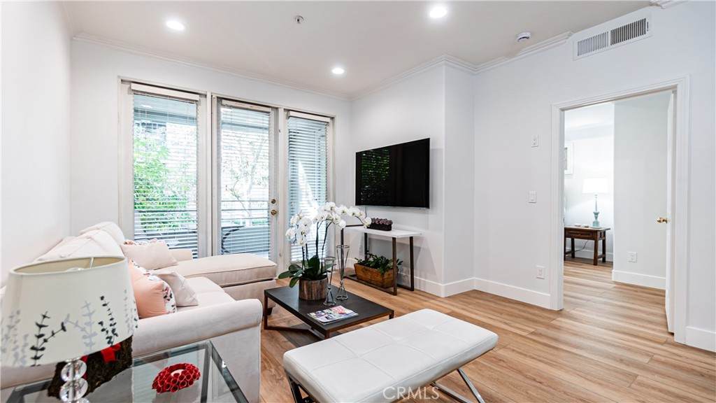 2233 Martin - Photo 1