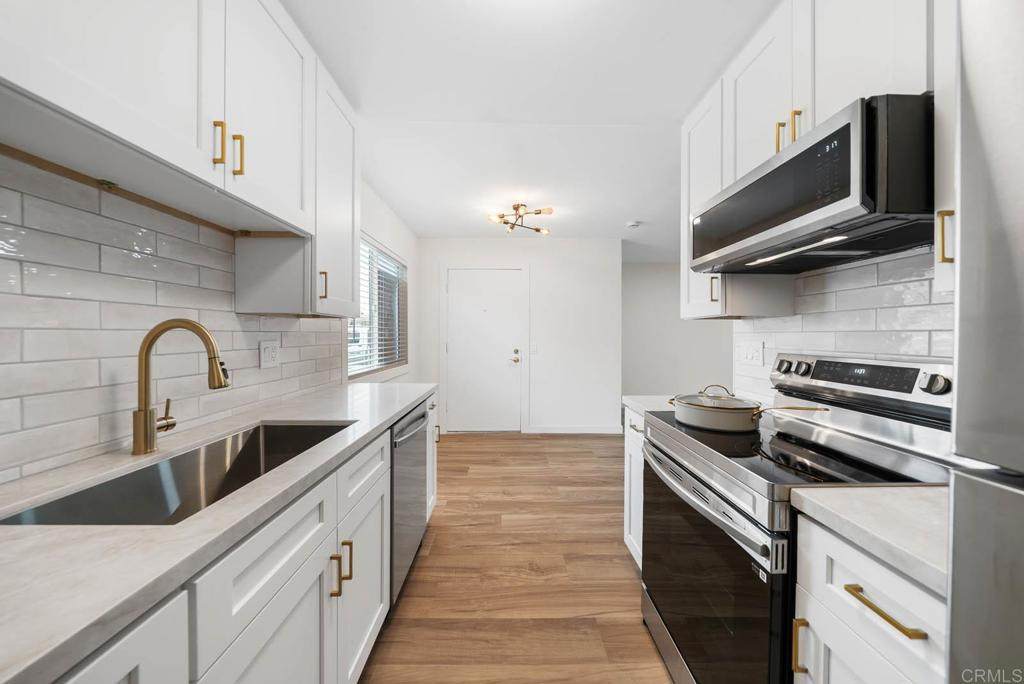 3825 Van Dyke Ave Apt 3 - Photo 1