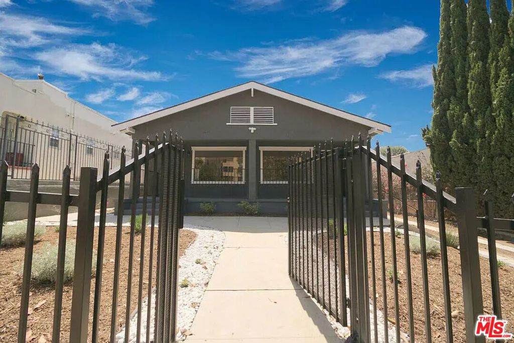 2510 Bronson Avenue - Photo 1