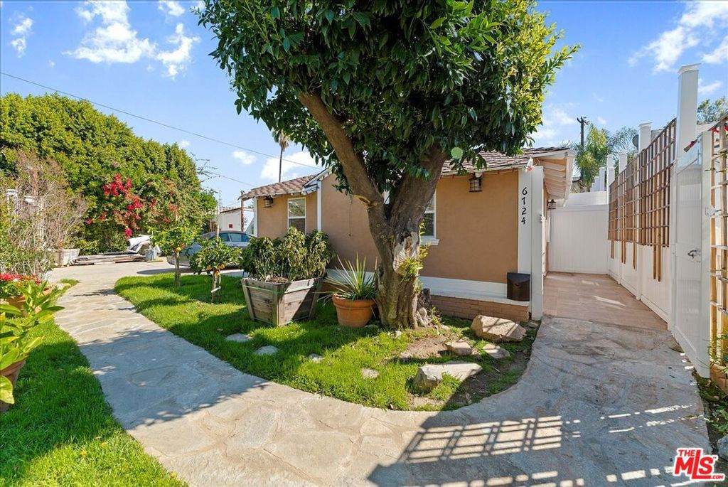 6724 Mammoth Avenue - Photo 1