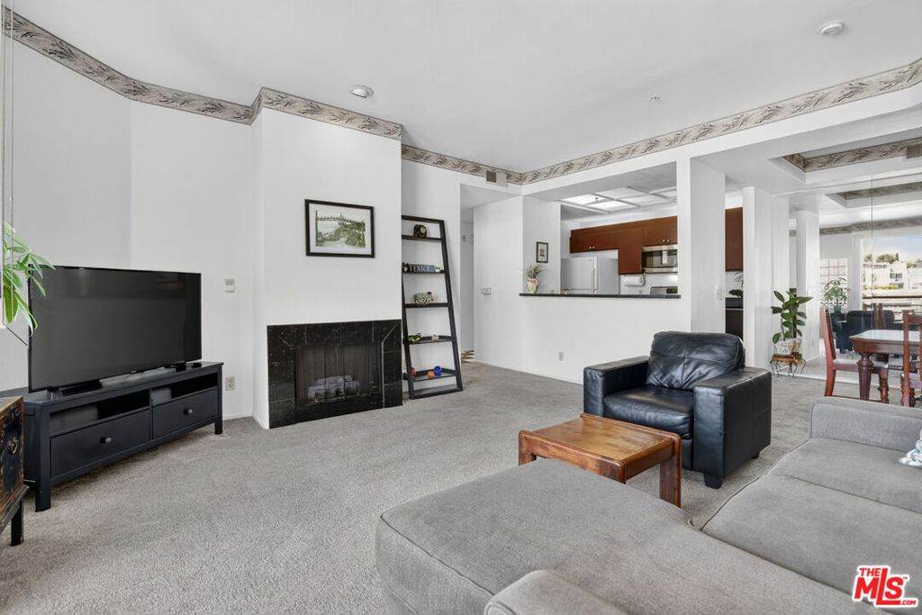 3561 Clarington Avenue - Photo 1