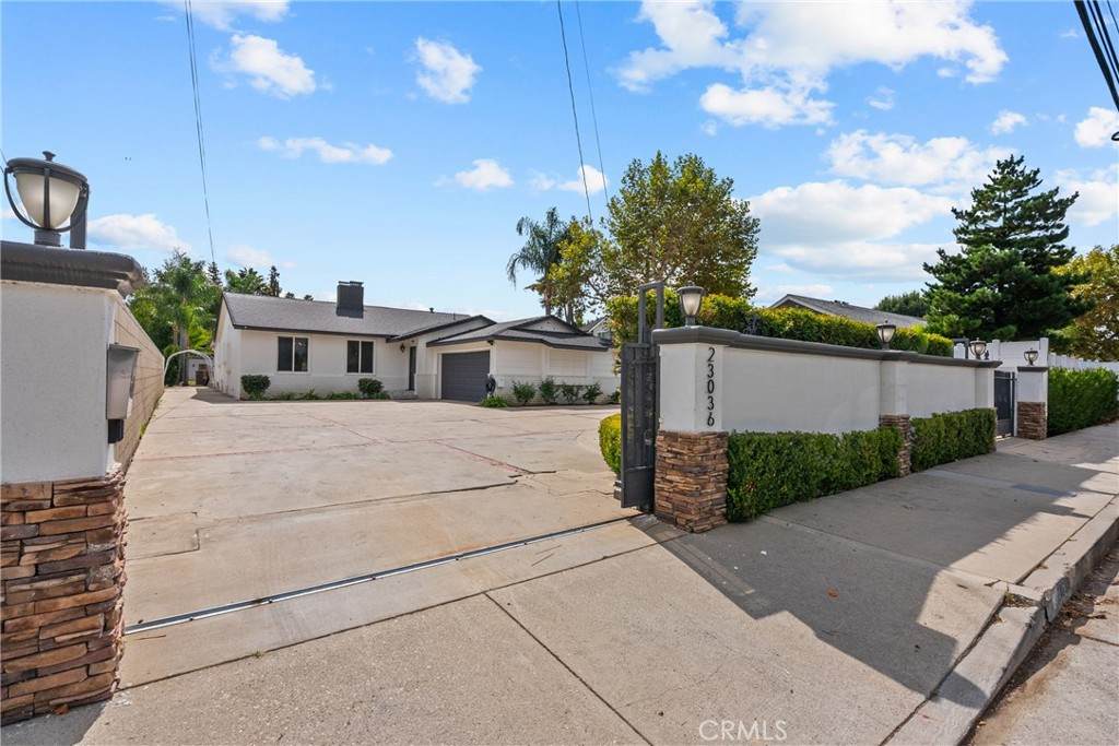 23036 Burbank - Photo 1