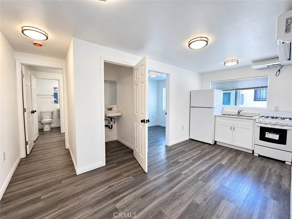 925 Washington - Photo 1