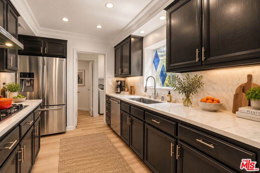 1501 Kelton Avenue - Photo 1