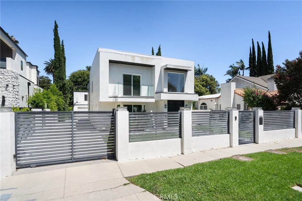 4630 Cedros Avenue - Photo 1