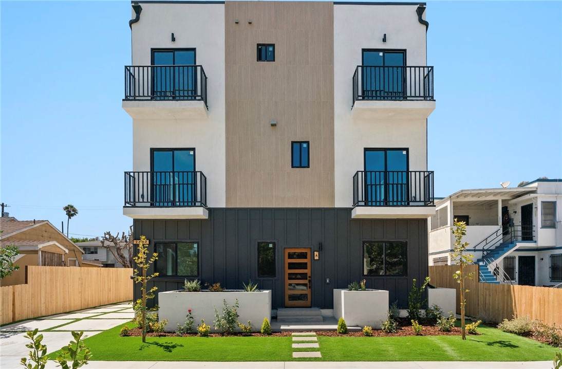 2637 Garth - Photo 1