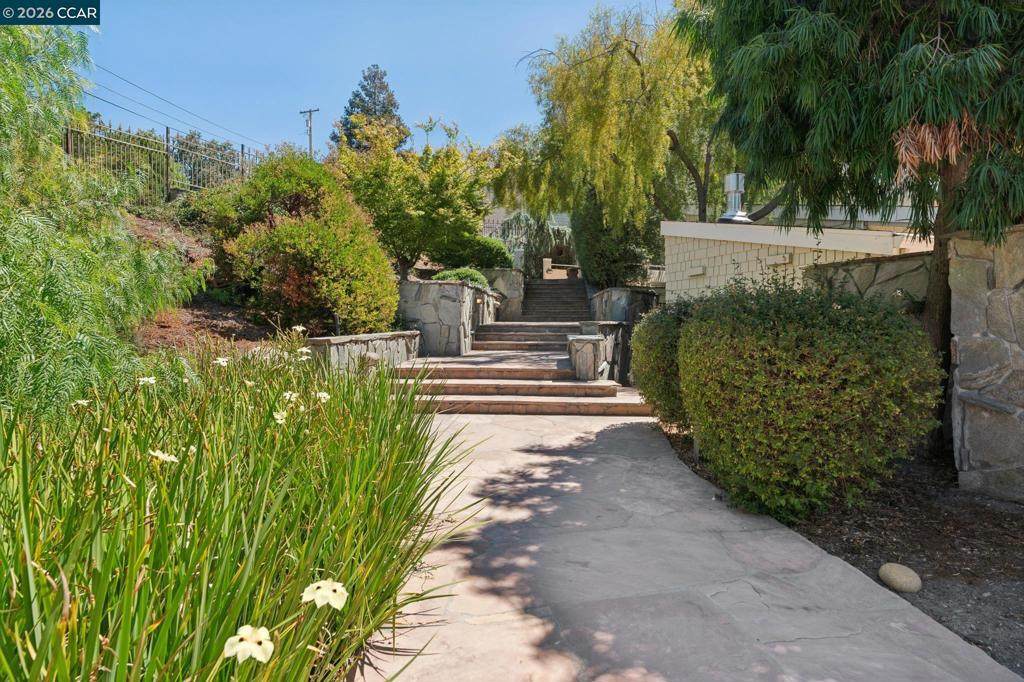 https://bt-photos.global.ssl.fastly.net/socal/orig_boomver_1_598472007-2.jpg