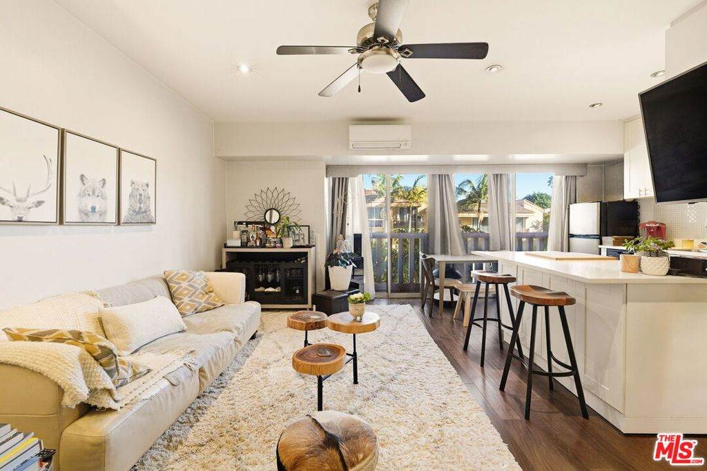 999 Doheny Drive - Photo 1