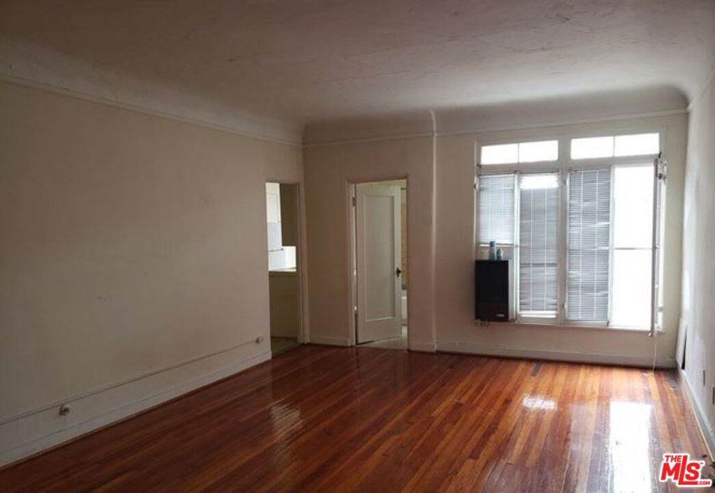 607 Dunsmuir Avenue - Photo 1