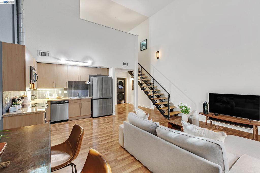 88 Bush St - Photo 1