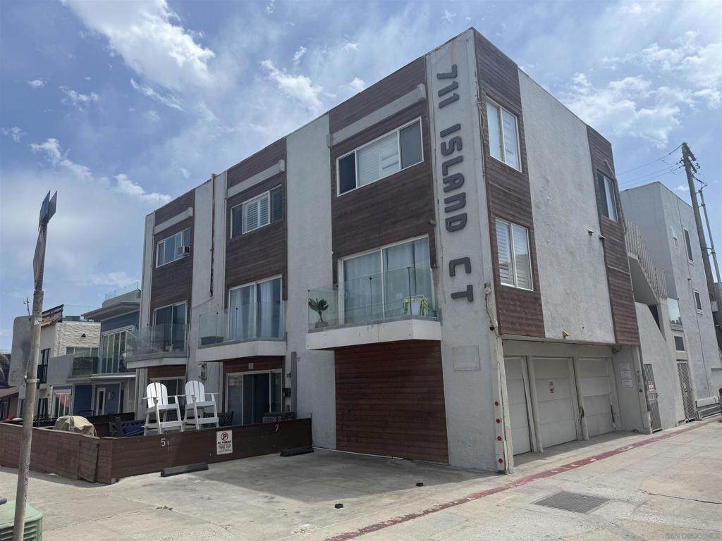 711 Island Ct - Photo 1