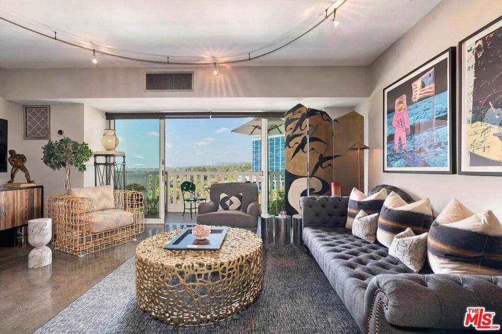 999 Doheny Drive - Photo 1