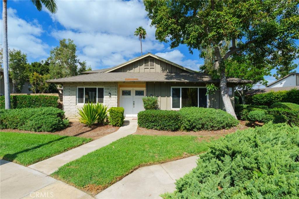 111 Palmdale - Photo 1