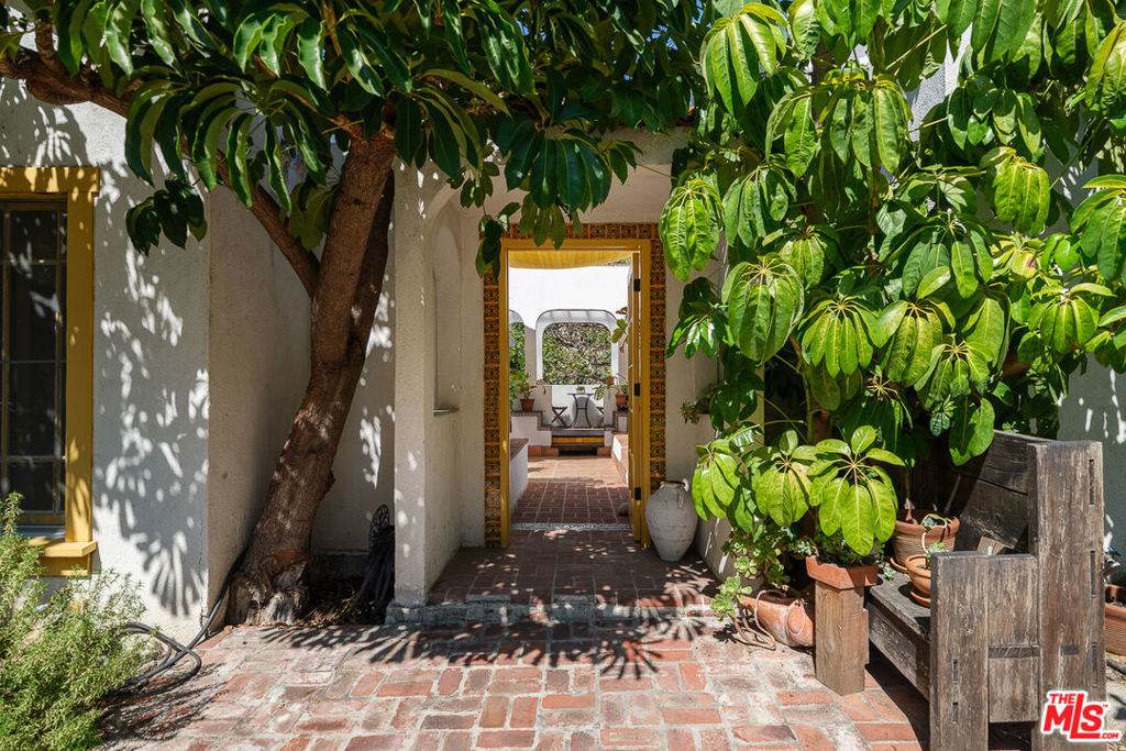 1633 Lemoyne Street - Photo 1