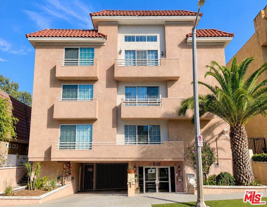 810 Lucerne Boulevard - Photo 1