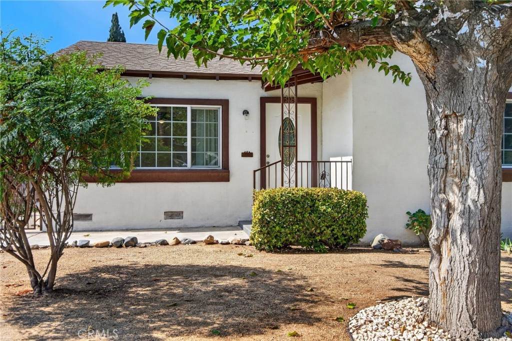 4330 Oakwood Place - Photo 1