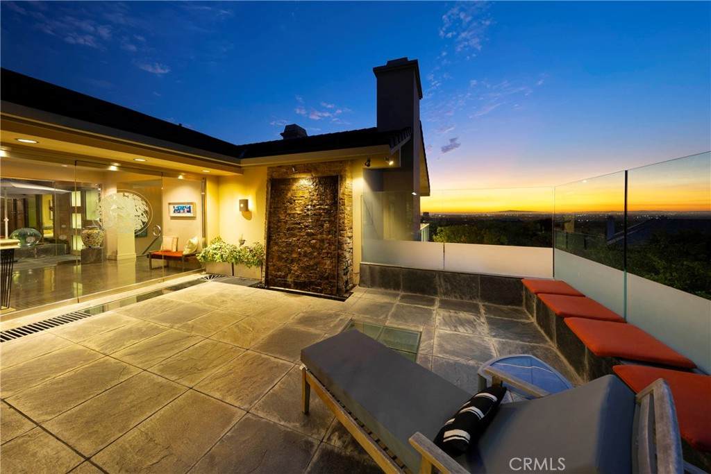 https://bt-photos.global.ssl.fastly.net/socal/orig_boomver_1_631396624-2.jpg