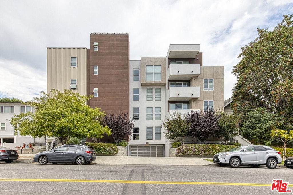 4813 Oakwood Avenue - Photo 1