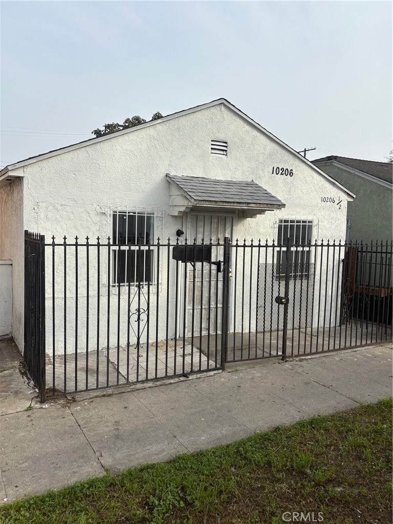 10206 Vermont - Photo 1