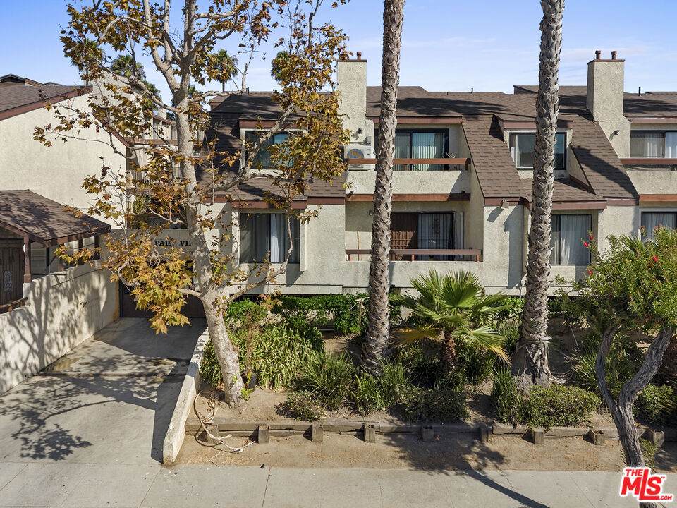 620 Hyde Park Boulevard - Photo 1