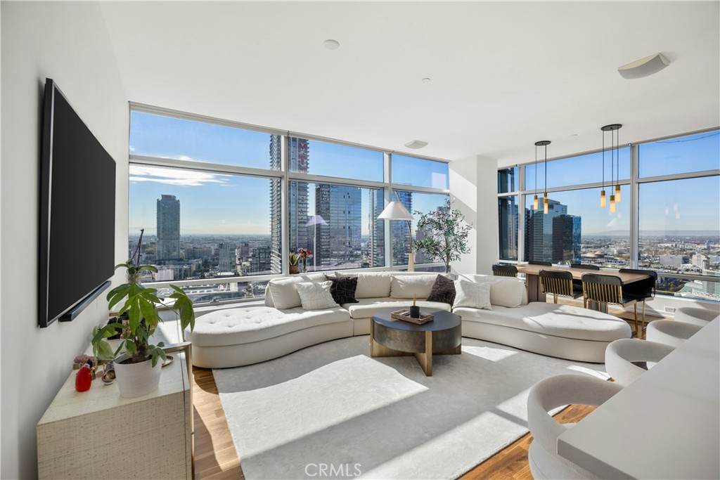 900 Olympic - Photo 1