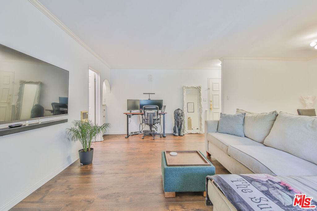 625 Flores Street - Photo 1