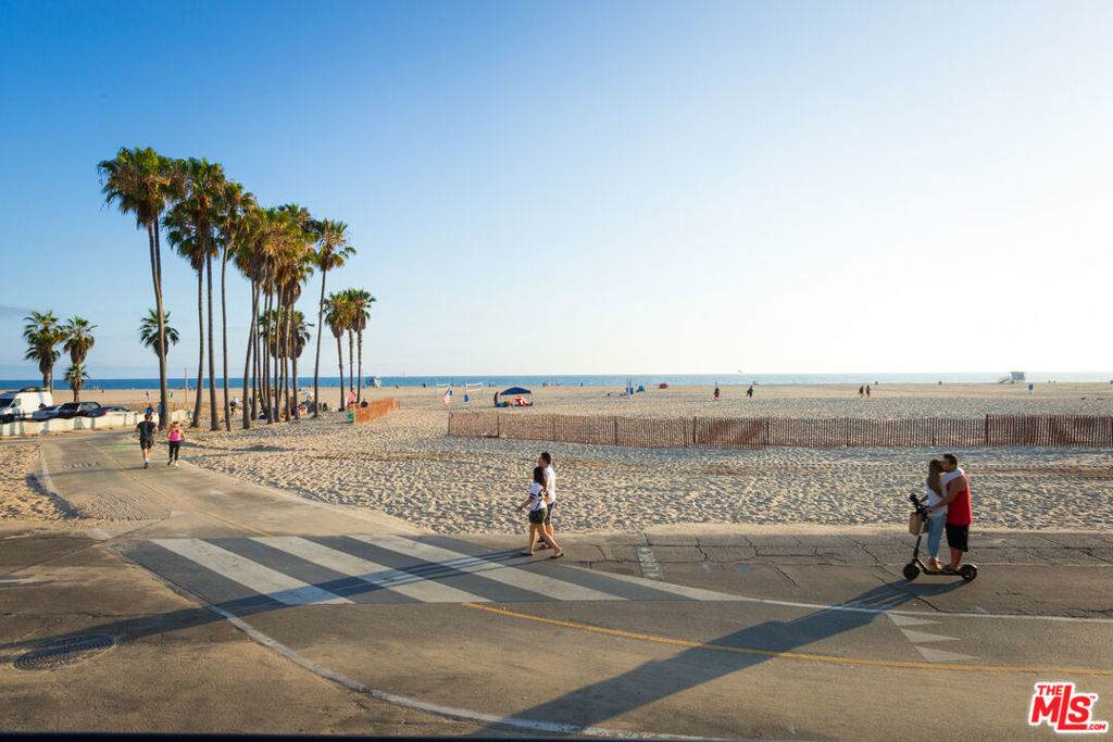 https://bt-photos.global.ssl.fastly.net/socal/orig_boomver_1_633470111-2.jpg