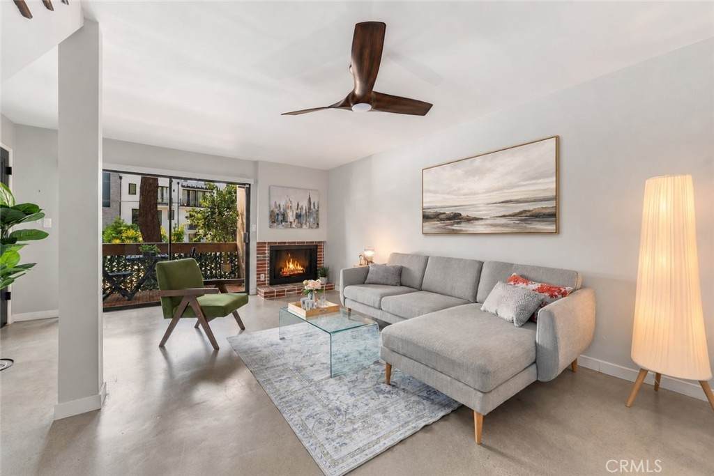15207 Magnolia Boulevard - Photo 1