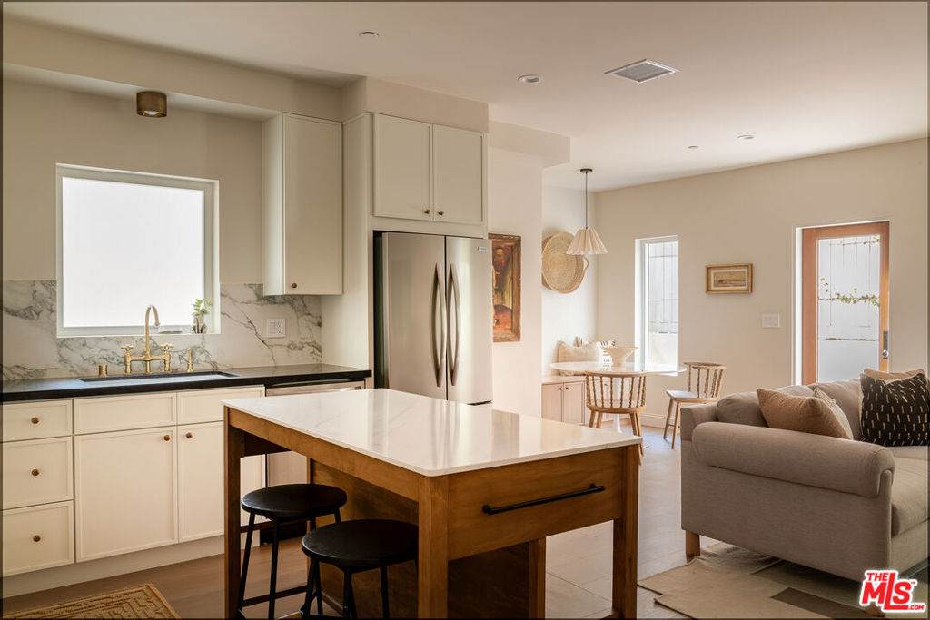 931 Sycamore Avenue - Photo 1