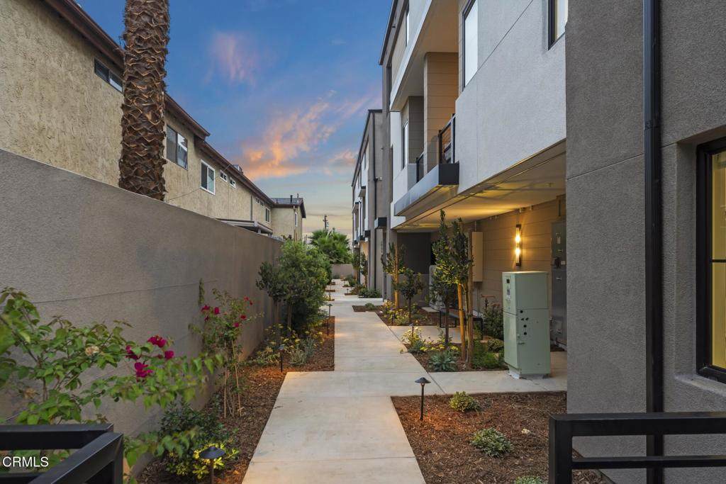 https://bt-photos.global.ssl.fastly.net/socal/orig_boomver_1_633487470-2.jpg