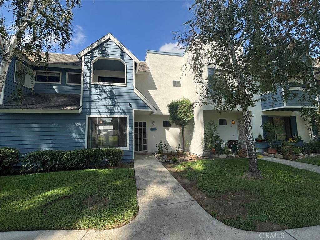 633 Church Pl - Photo 1