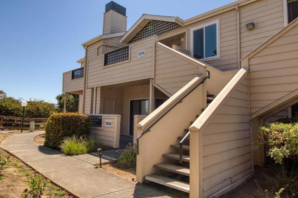 1201 Glen Cove Parkway - Photo 1