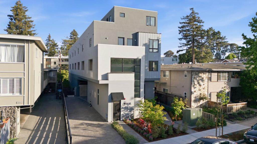 1433 Floribunda Avenue - Photo 1
