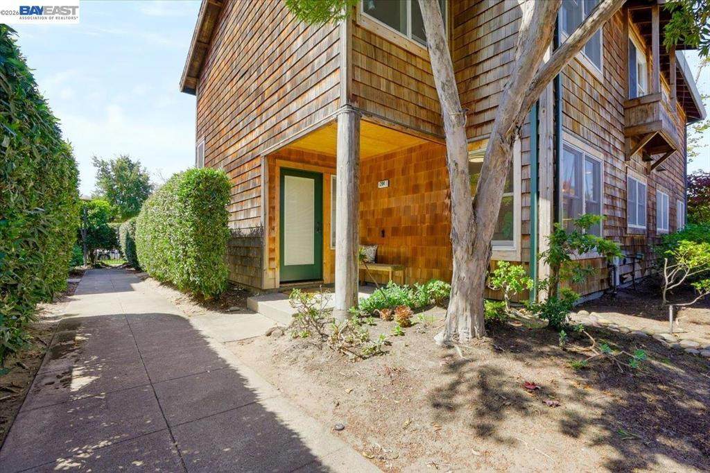204 Centre Ct - Photo 1
