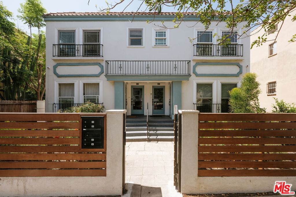 743 Manhattan Place - Photo 1