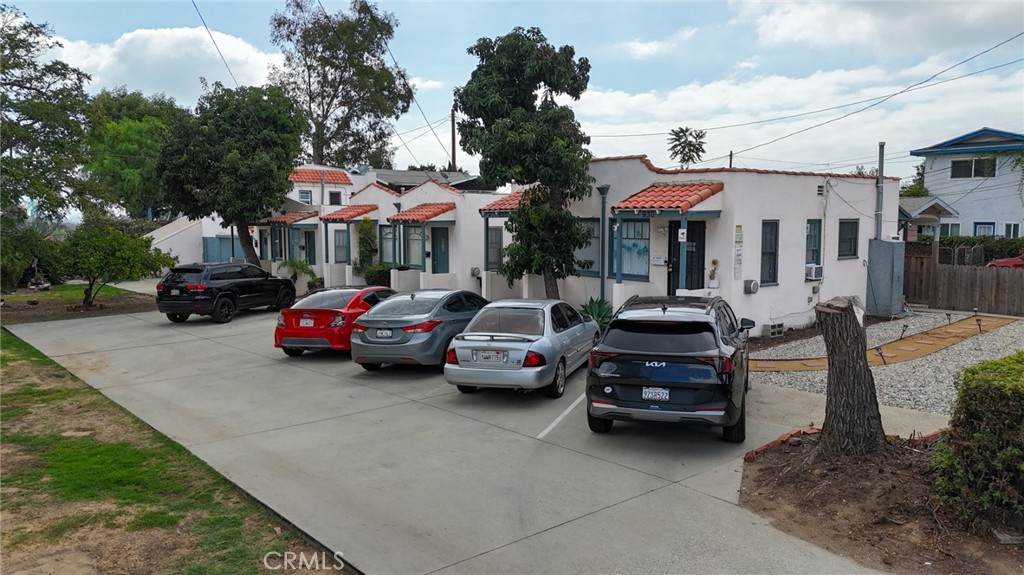 930 Grand - Photo 1