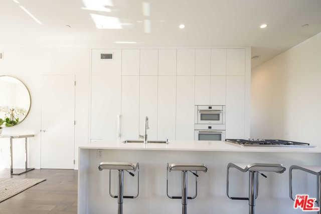 935 San Vicente Boulevard - Photo 1