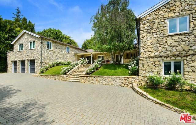 422 Parkwood Drive - Photo 1