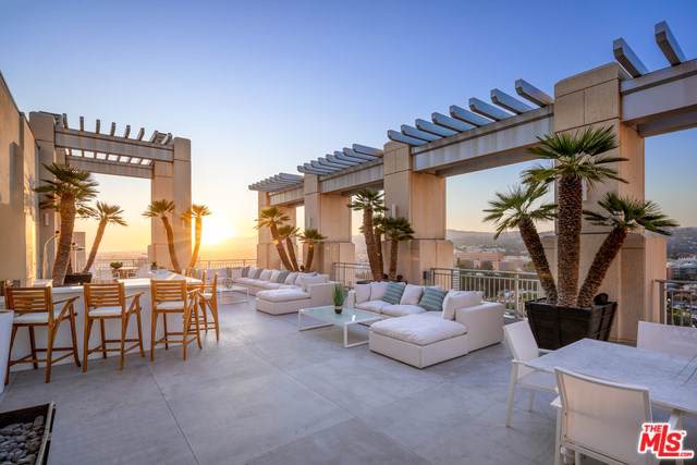 10727 Wilshire Boulevard - Photo 1