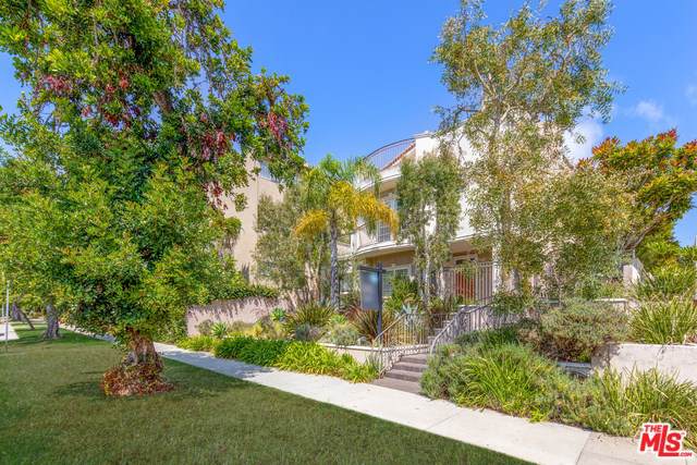 931 10TH Street - Photo 1