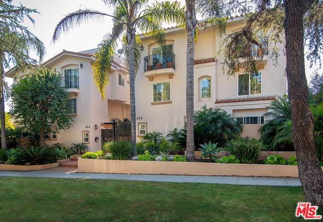 838 17TH Street - Photo 1