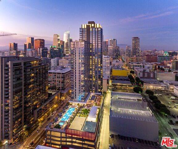 1120 Grand - Photo 1