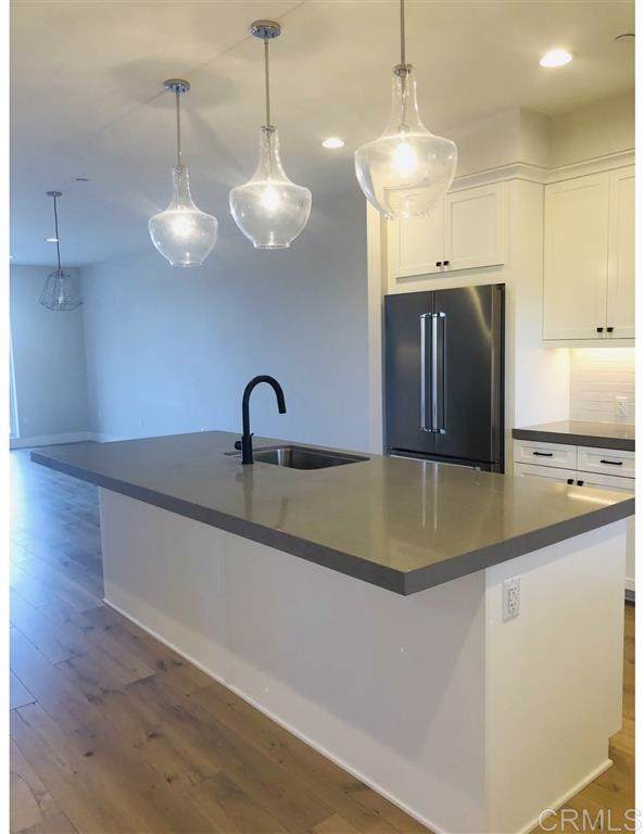 723 Grand - Photo 1