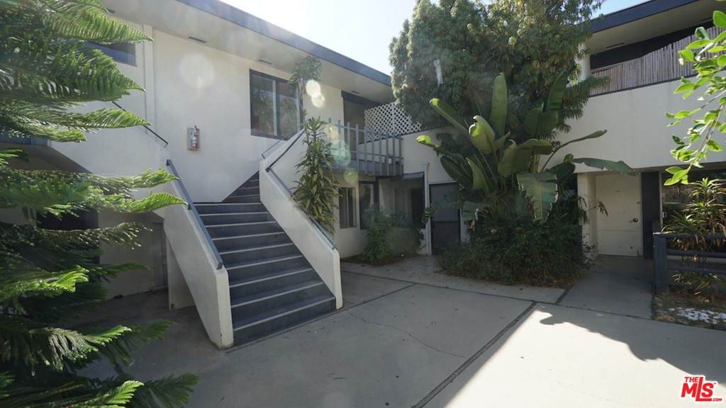 1233 Barry Avenue - Photo 1