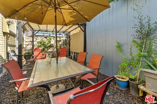 1142 1/2 Oxford Avenue - Photo 1
