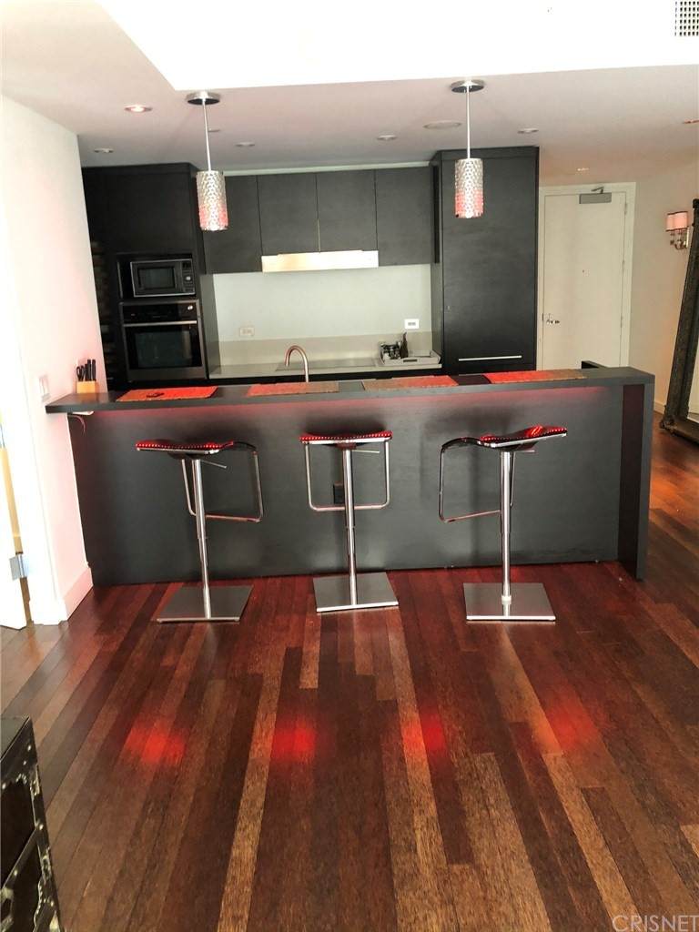 6250 Hollywood - Photo 1