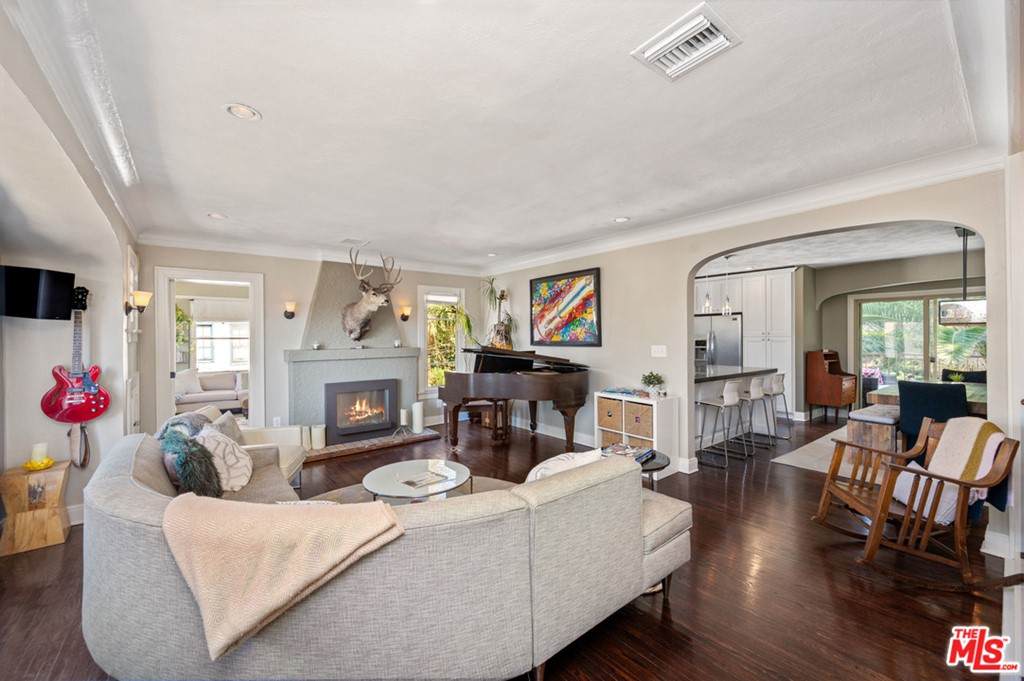 2146 Beachwood Terrace - Photo 1